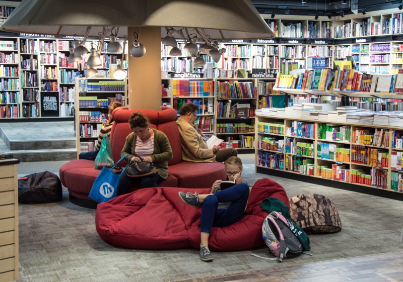 vente-ST RAPHAEL-min_books_bookstore_book_reader_readers_reading_shop_sale_books-849006