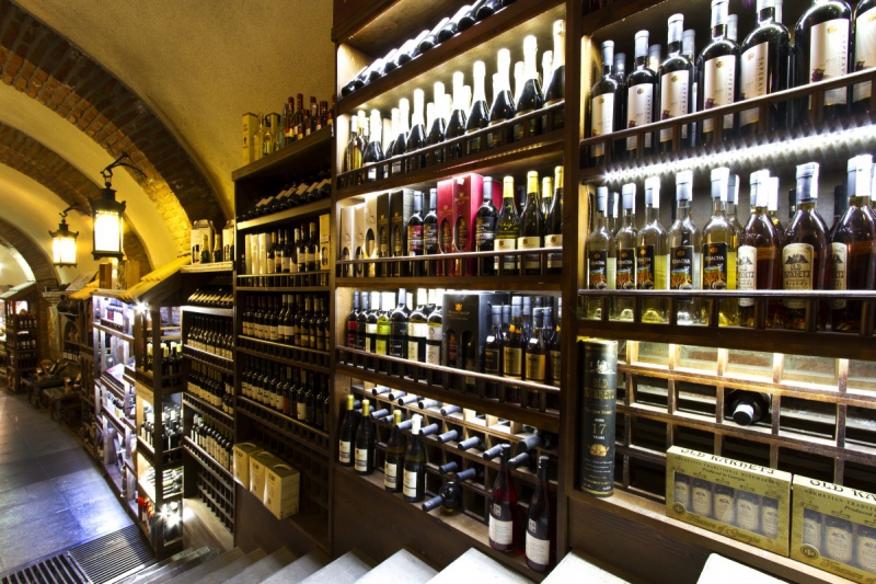 vente-ST RAPHAEL-min_world_street_travel_shop_canon_georgia_wine_bottles-429767